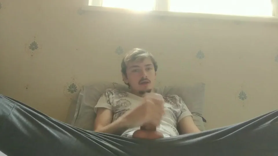 AHV-HD - Cute Twink wanks in joggers (cums)