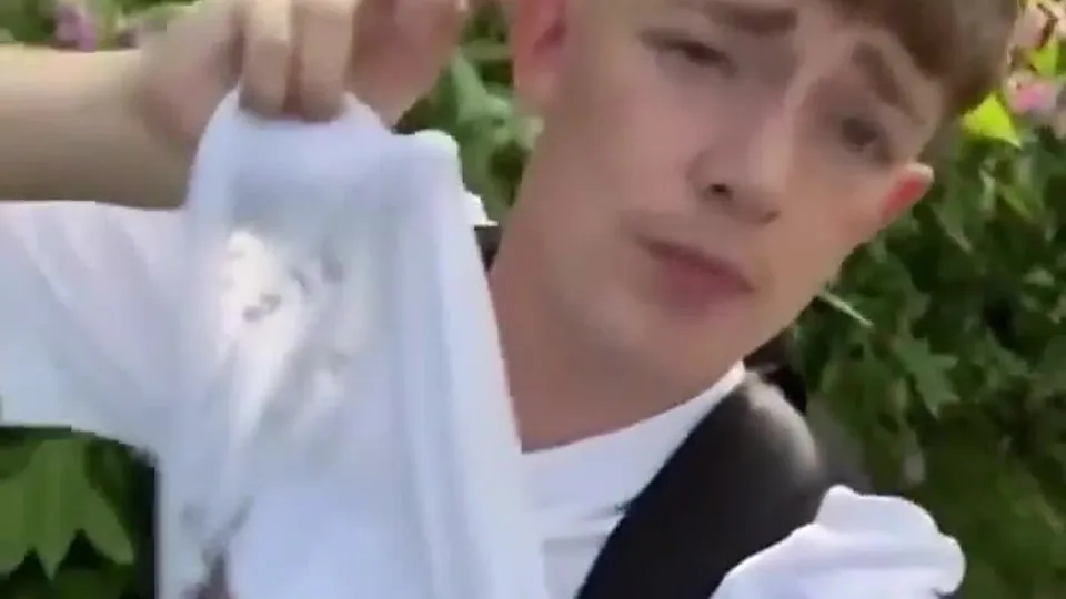 AHV - Twink jerks off and shoots hands free in the woods