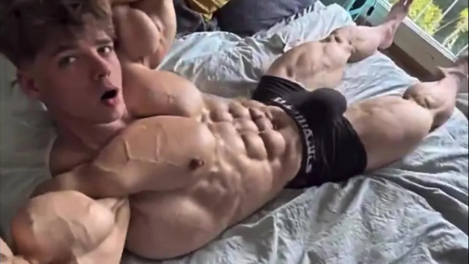 AI Muscle Growth - video 2 - ThisVid.com