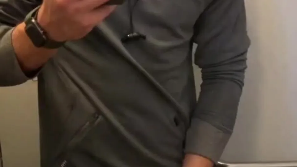 ... airplane piss and jerk - ThisVid.com