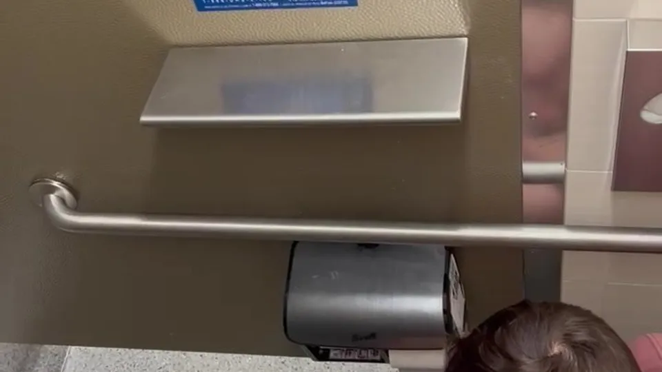 Airport Dude with Hard Dick - ThisVid.com