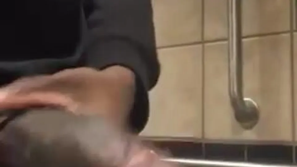 Airport meat - ThisVid.com