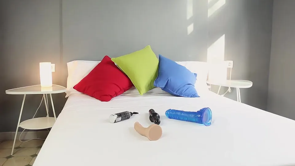 Alejandro Alvarez: Solo Play with Toys