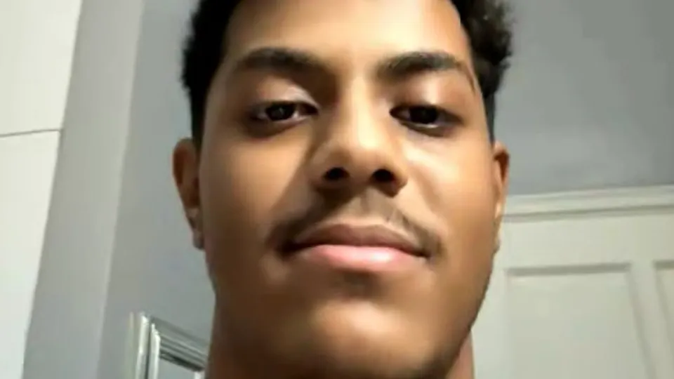 Alex, 20yo from Kenya - ThisVid.com