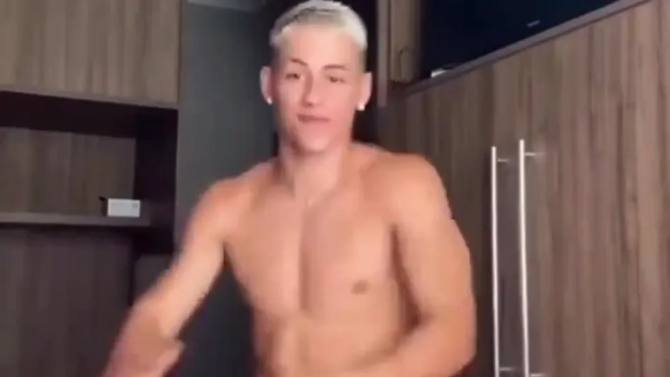 Alex dançando de pau durão - ThisVid.com