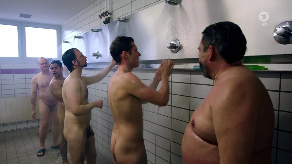 ALL TYPES OF MEN IN THE SHOWER - ThisVid.com