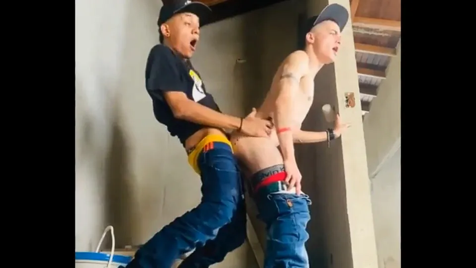 ALMOST CAUGHT!! Fukin' in building under CONSTRUCTION! - ThisVid.com