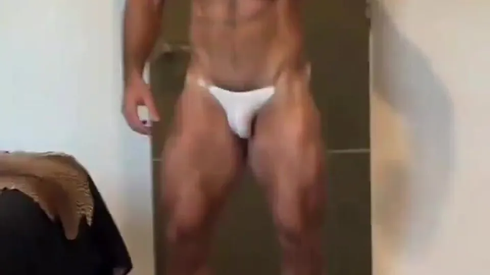 Alpha muscled man showing off his hot body - ThisVid.com