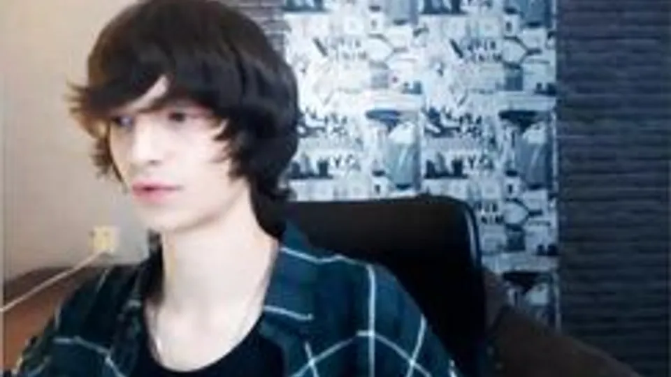 Shaggy Hair Twink Masturbates in House
