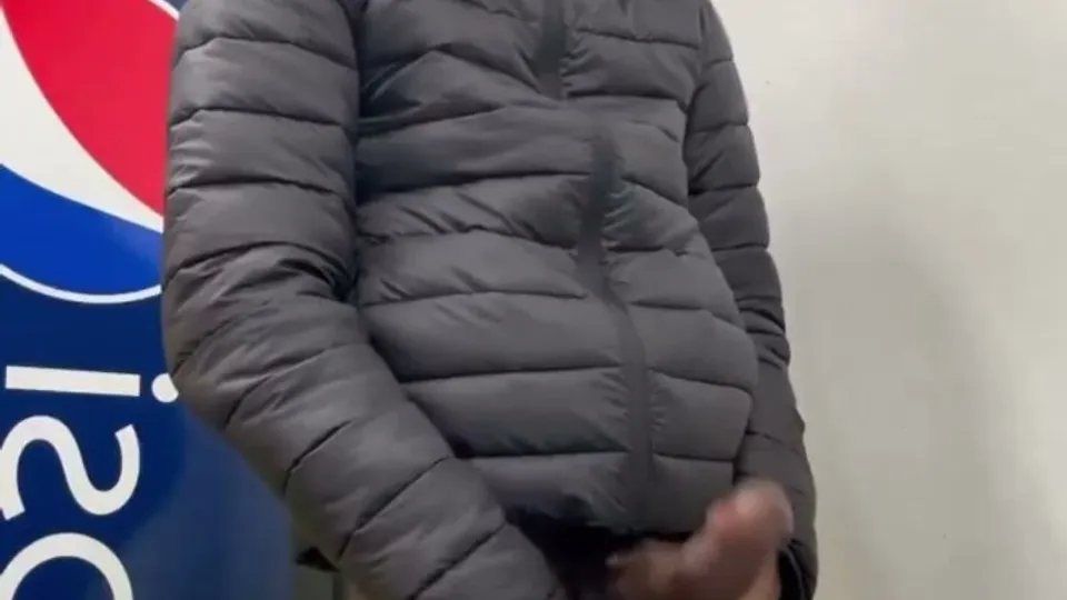 Always horny on his lunch break - ThisVid.com