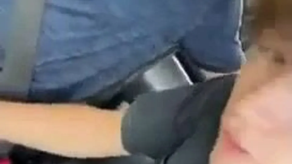 Amateur boyfriends give blowjob in the car