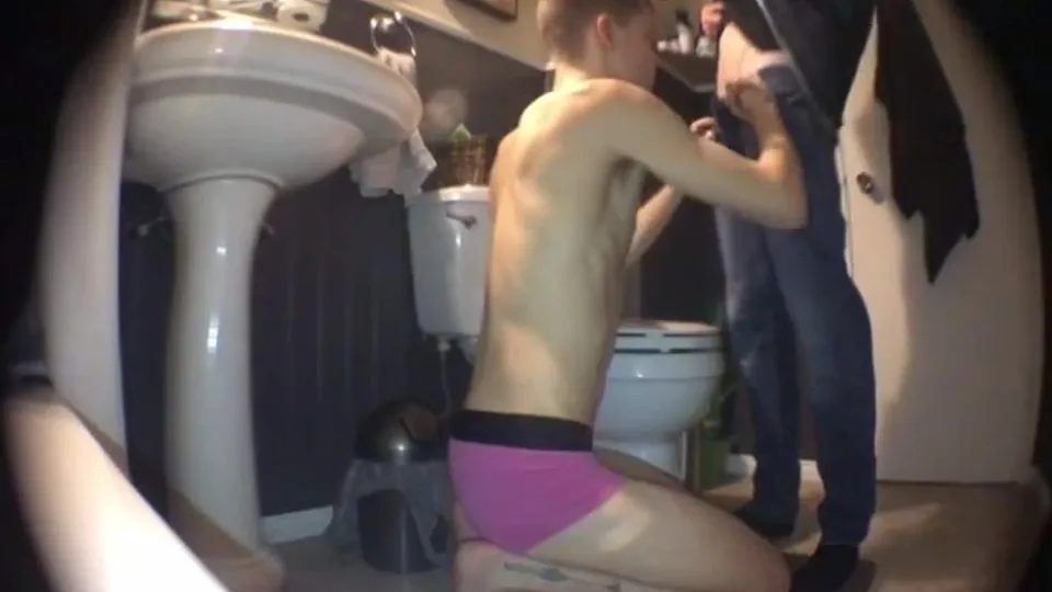 Gay Amateurs in Bathroom Encounter