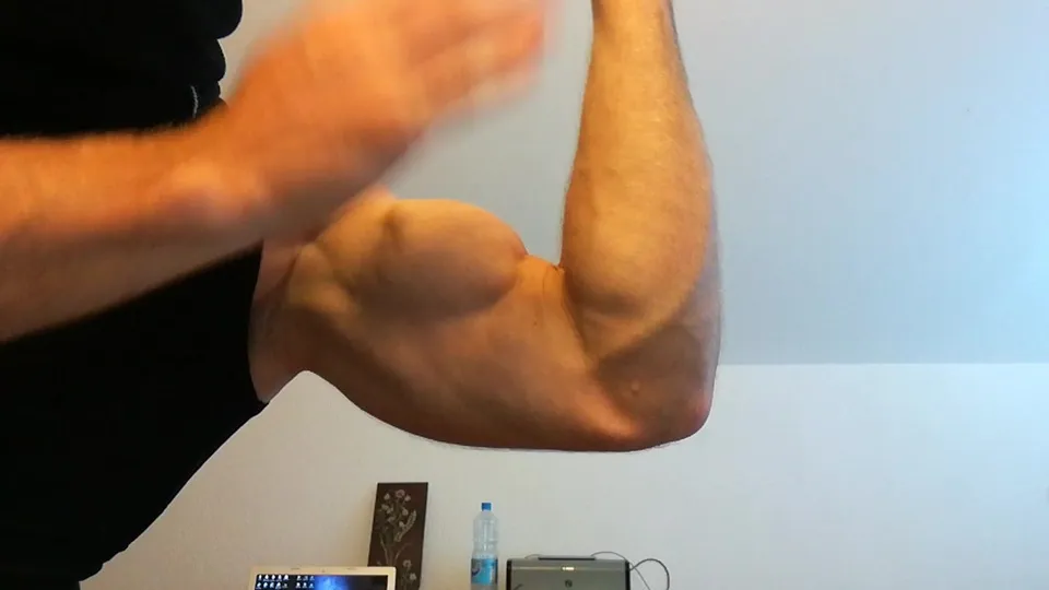 Amazing biceps part2 - ThisVid.com