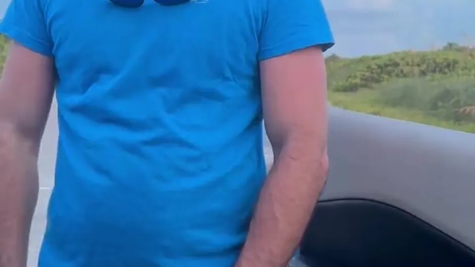 Amazing men pissing outside 33 - ThisVid.com