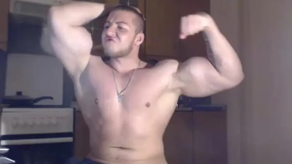 AMAZING RUSSIAN MUSCLE WORSHIP PEC BOUNCE 4 - ThisVid.com
