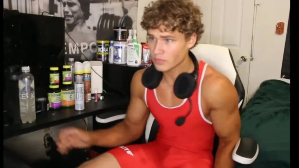 Amazing straight boy on cam 40 - ThisVid.com