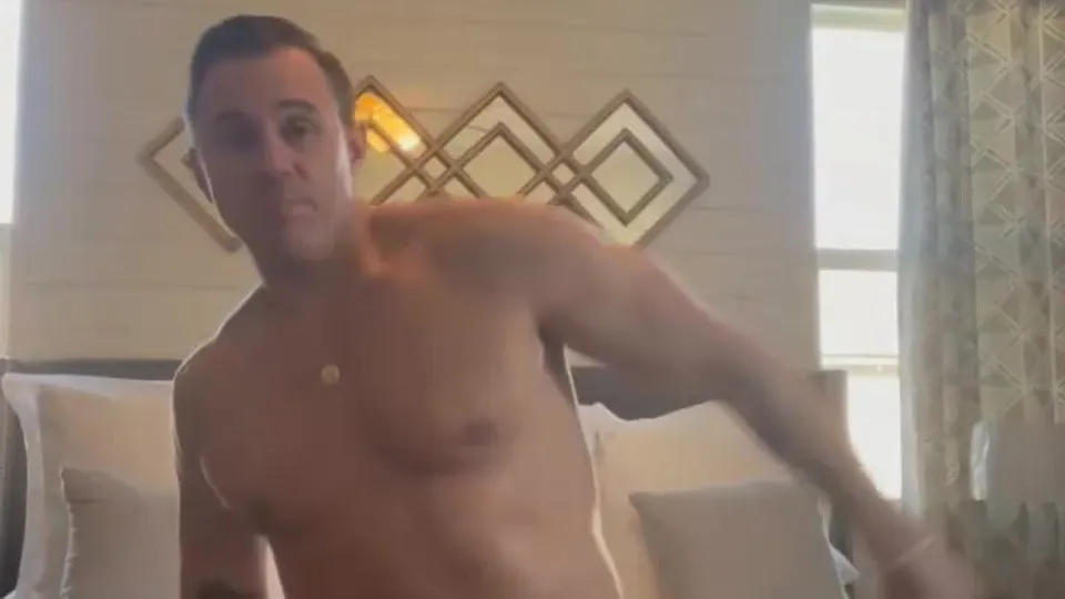 Amazing straight dean showing body 16 - ThisVid.com