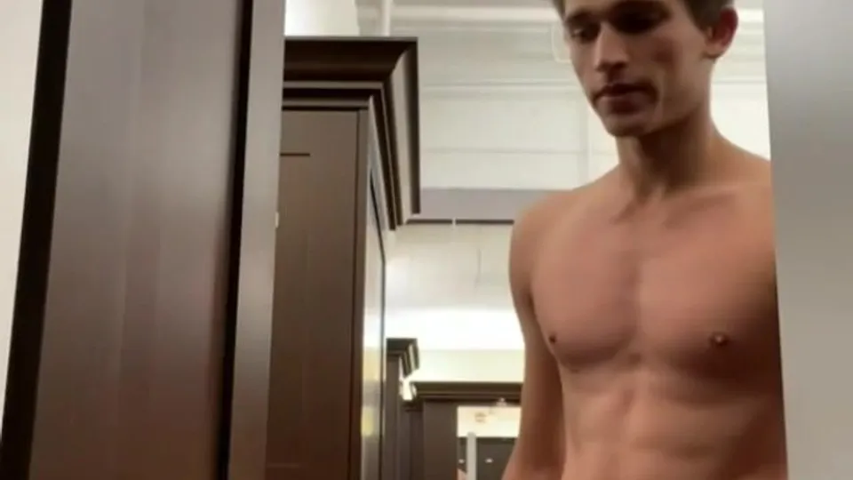 American lad shows his lean body off - ThisVid.com