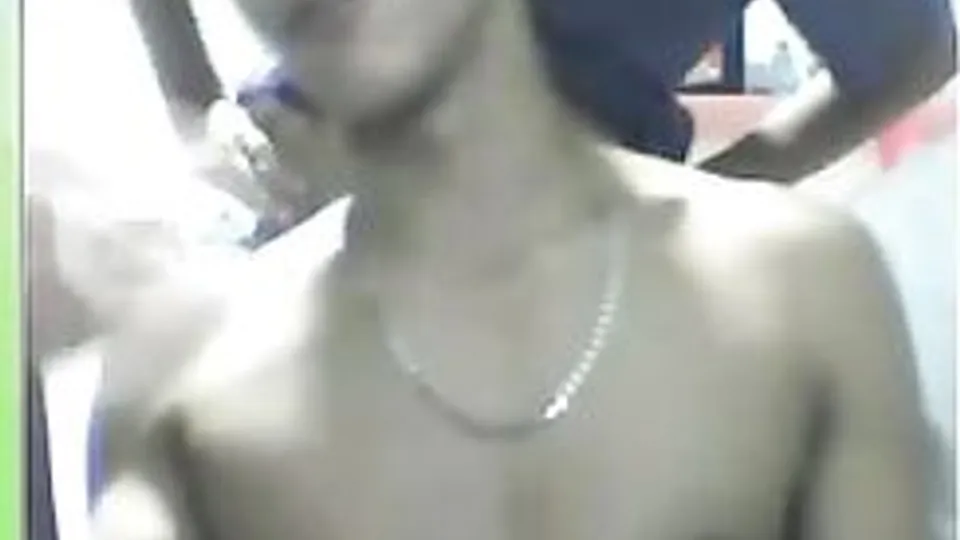 AMIGOS BATENDO PUNHETA NA CAM boys porn