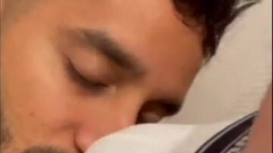 An intense post-gym smelling experience - ThisVid.com