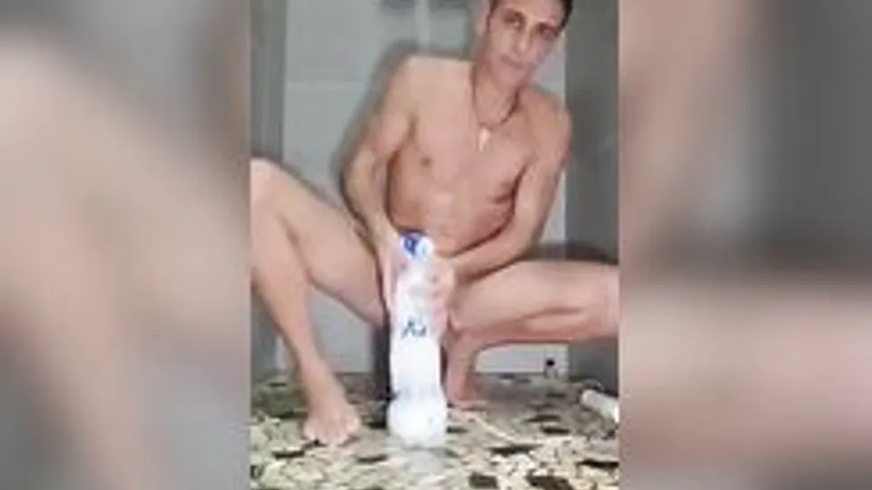 Jeune Pute Anal Prend des Dildos Géants