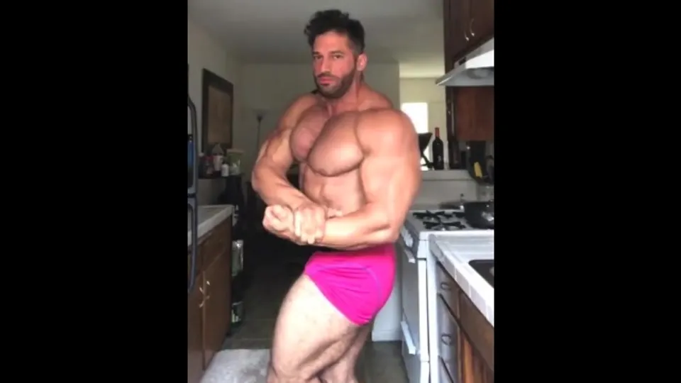 Andy Velcich showing off his massive Musclebody - ThisVid.com