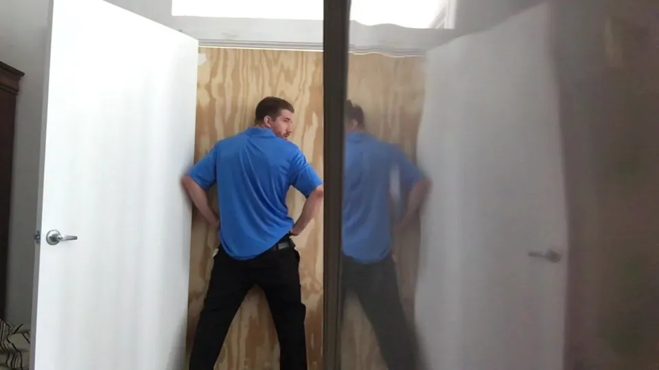 Anon clean cut str8 guy sucked off at hidden gloryhole - ThisVid.com