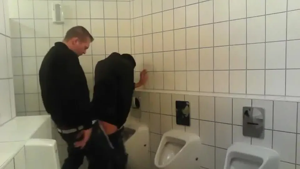 Anon restroom fuck with poppers - ThisVid.com