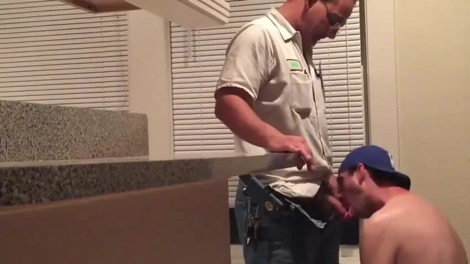 Anon str8 blue collar dad sucked off by younger slut - ThisVid.com