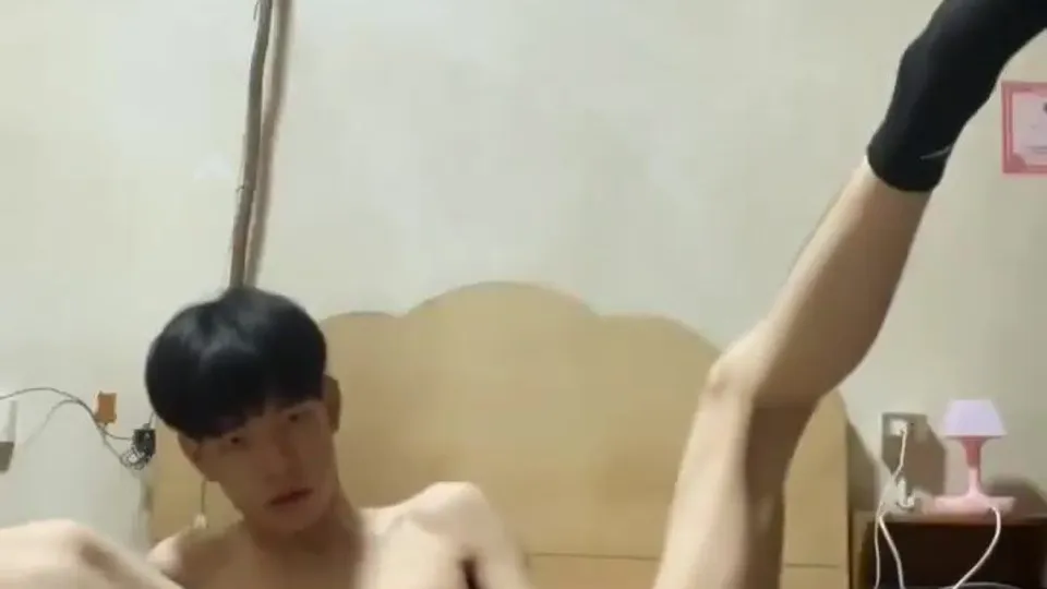 Another Asian gooner showing off his talents