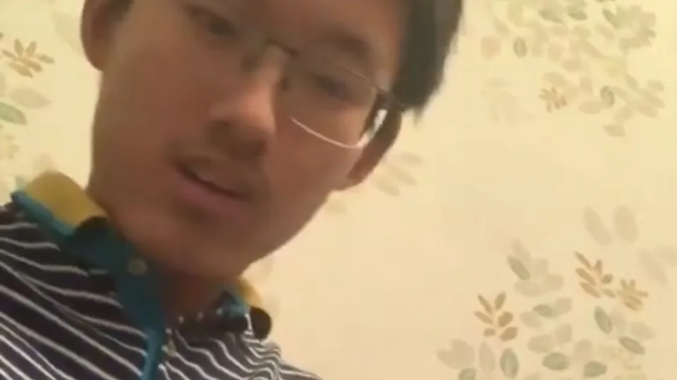 Another asian nerd cums - ThisVid.com