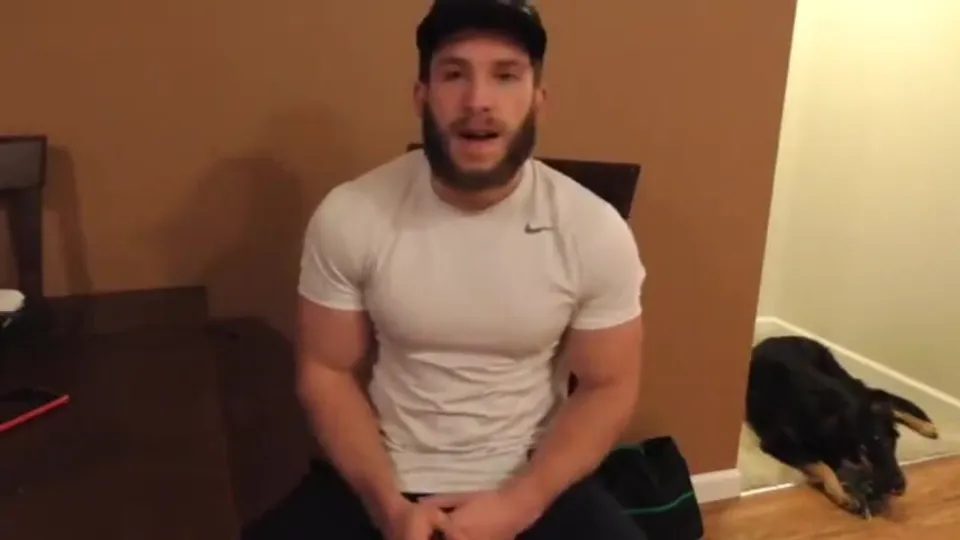 Anthony flexing and spitting - ThisVid.com