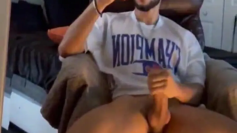 Arab cums on his leg - ThisVid.com