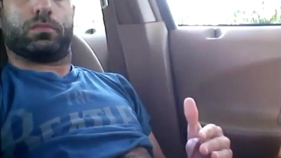 Arab Daddy busts in the car - ThisVid.com 中文