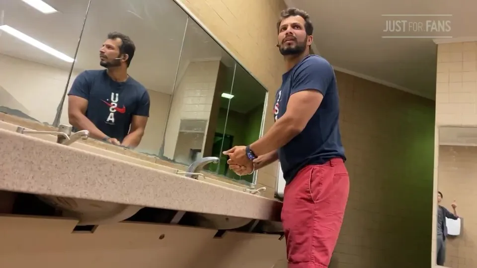 ARAB SUPERMAN TRUCKER - Wish it was longer though - ThisVid.com