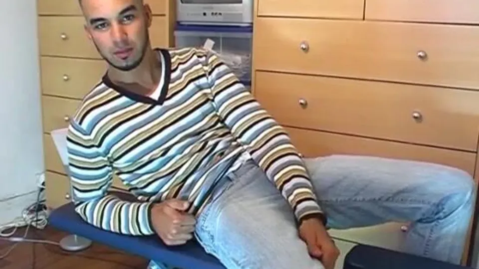 Arabe se fait branler par un mec