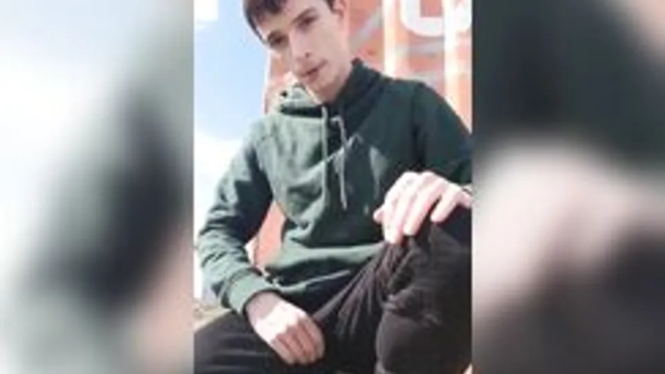 [Archive of GBT][0118] Twink outside jerk off
