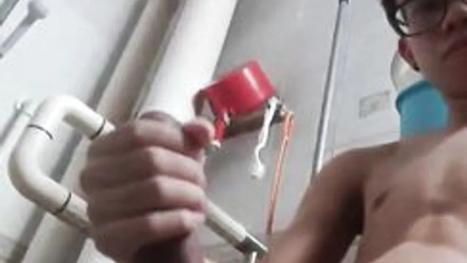 [Archive of GBT][0206] Hot cummer in mechanical room