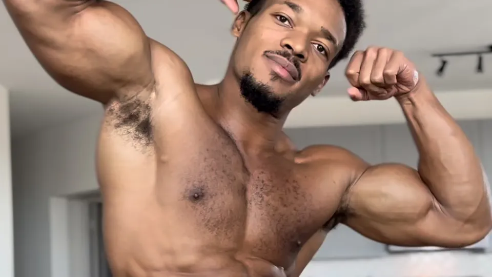 *ARROGANT* Instagram jock shows off - ThisVid.com