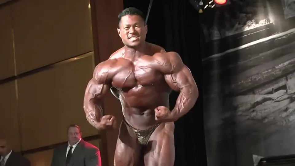 Asian Bodybuilder's Sexy Pose-Off