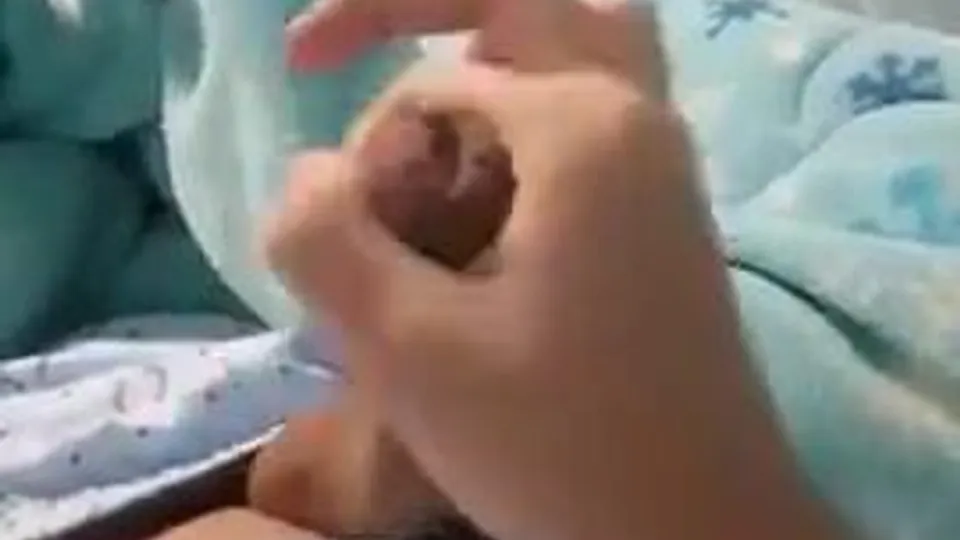 Asian teen jerk off and cum in bed