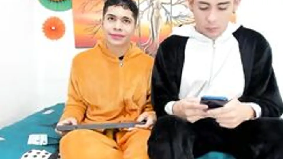 Masturbacja w Twink House