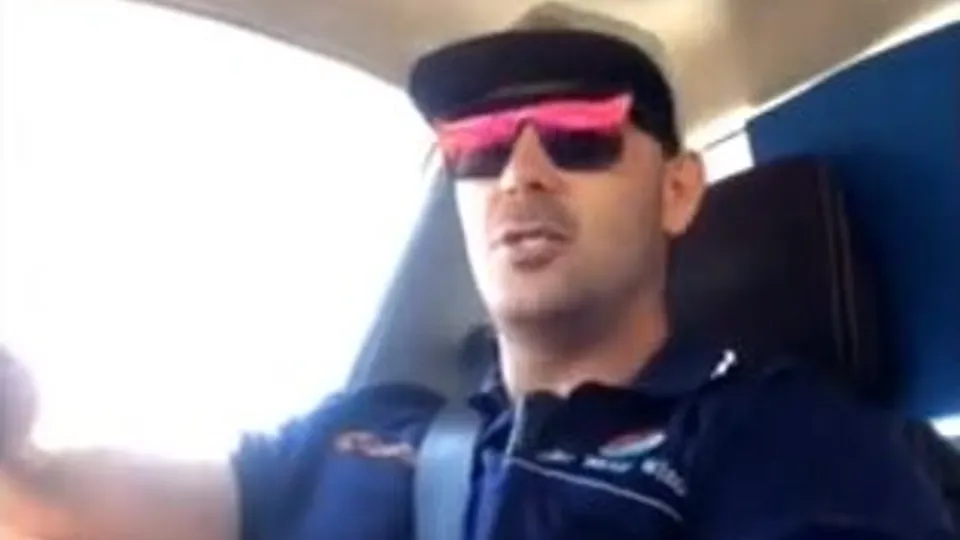 Aussie Straight Car Wank to Girlfriend - ThisVid.com