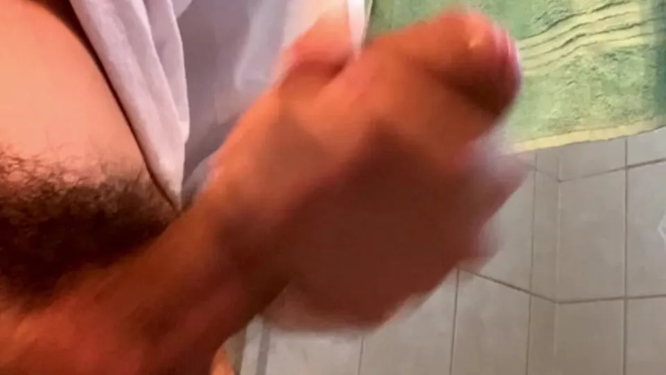 Aussie twink with dense bush wanks in bathroom - ThisVid.com