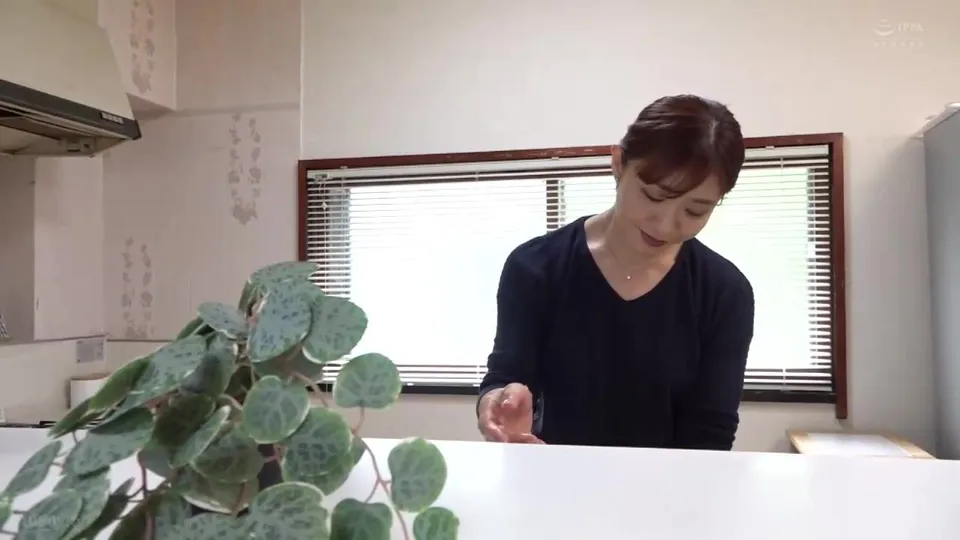 rika saeki mother-in-law's perfect buttocks