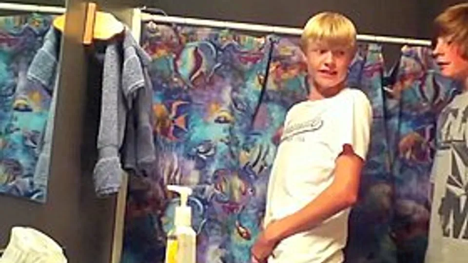 Awkward Moments In The Bathroom- Free Xxx Videos & Movies - againgay.com