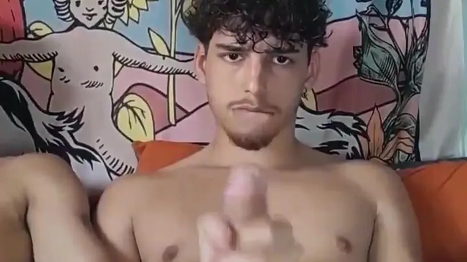 Ayudando a un amigo vergon a masturbarse - ThisVid.com