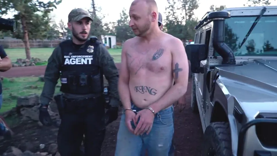 Bail Bond arrest and handcuffed 82 - ThisVid.com
