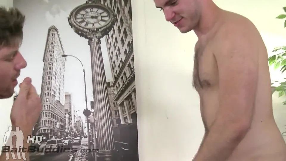Aaron Slate et Connor se balancent
