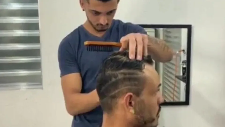 Barber and client kissing, sucking and fucking - ThisVid.com